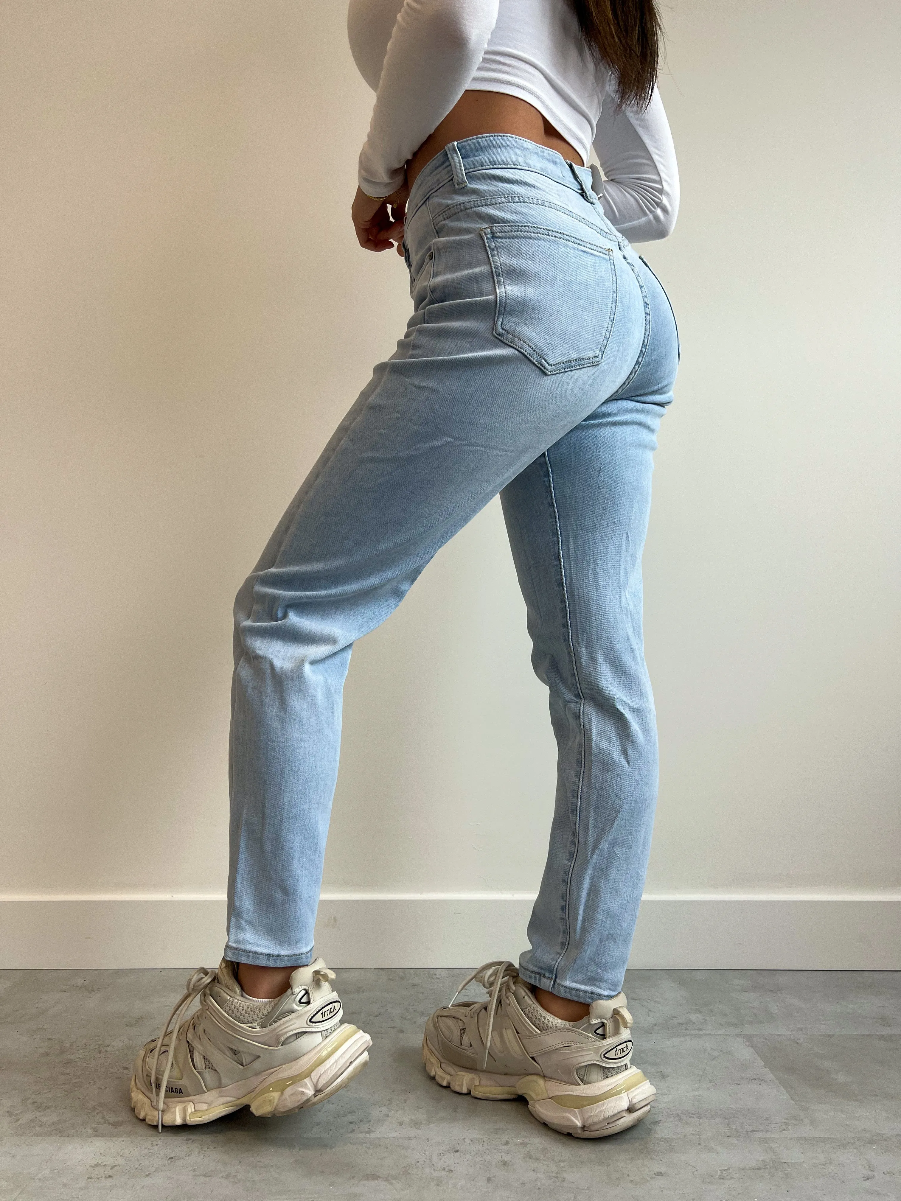 BASIC STRETCHY MOM JEANS